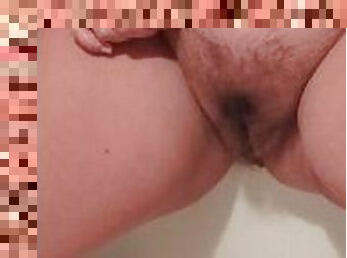 Habe meinen haarigen Busch rasiert. Geile tätowierte Amateur Milf mit 85G Naturtitten