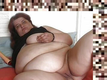 Obese brunette Margreet likes making her cunt pulsate