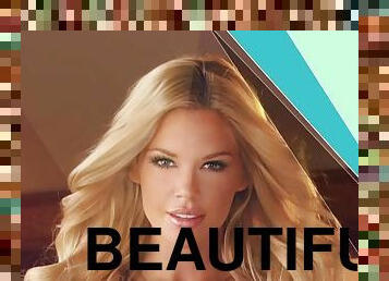 Beautiful Jessa Hinton poses for the camera in short video