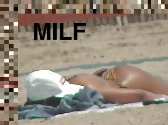 I want hot tanned MILF relaxing on the beach