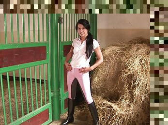 Babe in the stables looks smoking hot in her skintight riding pants