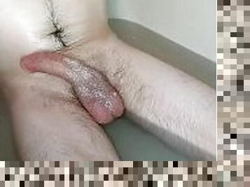Watch meCum in the bath tub while moaning