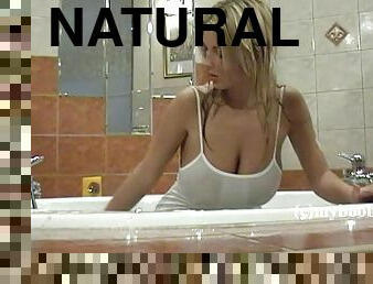 bañando, tetas-grandes, natural, a-solas, húmedo, exhibicionismo