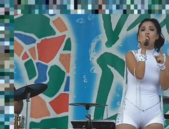 Katy jara causo alboroto entre sus fans se le ve todito descuido presentacin en vivo full hd