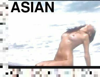 Peachy Asian babe ecstatic as she gets throbbed outdoor on the beach