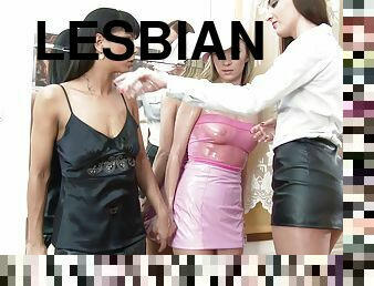 Girls in leather get into the craziest lesbian fist fucking