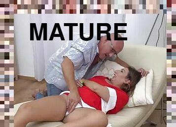 Desperate matures suck and fuck big cocks