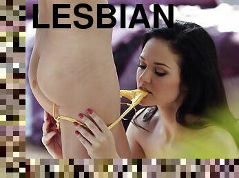 Amazing Cassie Laine And Logan Drae Have A Lesbian Moment