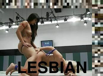 DragonLily and Tara Lynn Foxx make lesbian love after having a fight