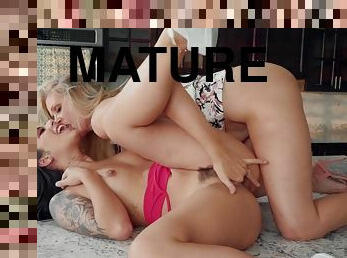 Blonde mature pleasuring tattooed latina with her tongue