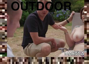 Hot outdoor double fuck for Lucia Love