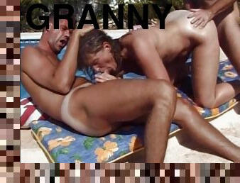 Slutty granny Brandy gets her mouth and twat pounded hard by two men