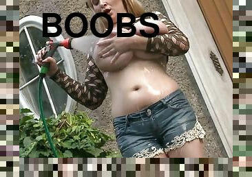 Wet swinging boobs