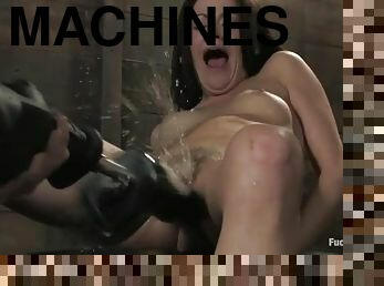 Hot Sindee Jennings gets toyed by a machine and squirts