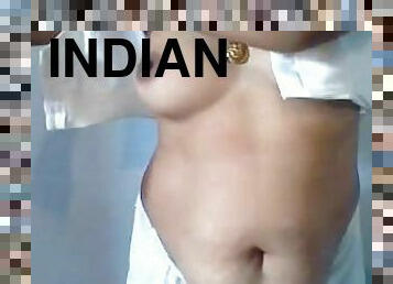 Indian aunty shows her hot tits in homemade video