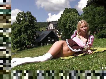 Alpine chick using the sunny weather for the outdoors masturbation