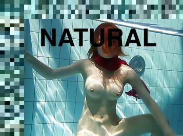 Foxy redhead looker shows off her wares under the water