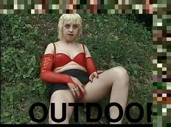 Blonde Hoe In Red Bra Masturbate In This Outdoor Video