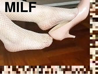 madurita-caliente, latino, pies, medias, blanca, dominación, dominación-femenina, calientapollas