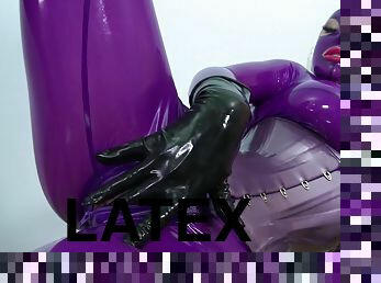 She Looms In Latex With Latex Lucy