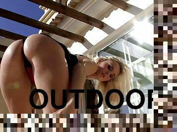 Doting blonde solo model pounding her wet cunt with a dildo outdoors