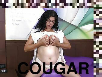 Latinchili Cougar Latina Lucia Playing