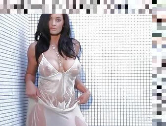 Kendall Rayanne Wears Her White Dress In the Shower