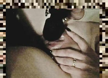 Latina caliente y sexy se masturba en el silln
