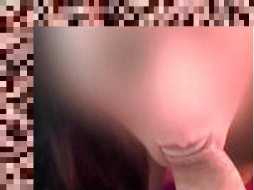 POV  ORAL SEX CUM ! Casalinga FIGONA IRRESISTIBILE viene sbattuta a pecora dopo averlo assaggiato!!!