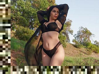 Hot ass solo model Valentina Nappi teases and masturabtes in outdoors