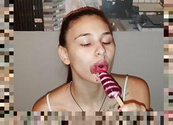 Young Girlfriend Sucks An Ice Pop Again And Gets Cum On Her Tongue