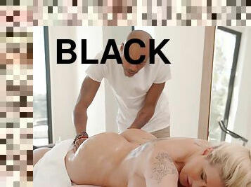 Black masseur fucks married woman with big ass until she comes