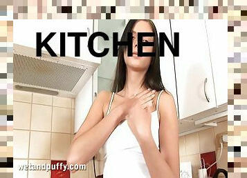 Pornstar Monika Benz is going to have insertions in her kitchen