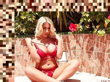 Stacey robyn, dazzling al fresco blonde