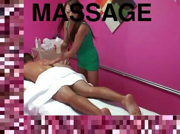 Asain teen layla mynxx gives a happy ending after massage