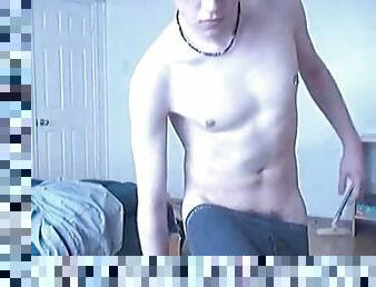 Pierced nipple twink cums on webcam