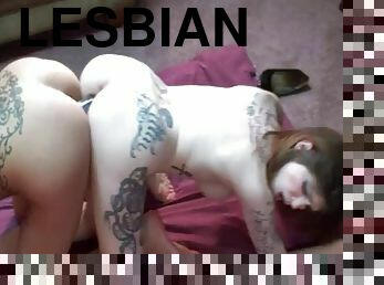Lesbian babes with tattoos go ass to ass with a double dong