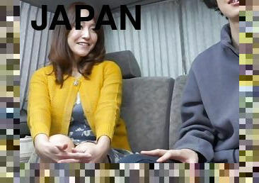 Japanese MILF gets her pussy rammed til she cums