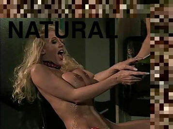 Natural tits lesbian Julia Ann loving her pussy licked