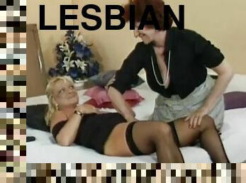 ציצי-גדול, סטראפ-און, סבתא-לה, לסבית-lesbian, אמא-שאני-רוצה-לזיין, הארדקור, גרמני, בלונדיני, חזה-גדול