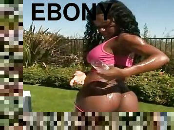 Booty ebony siren loves riding white men