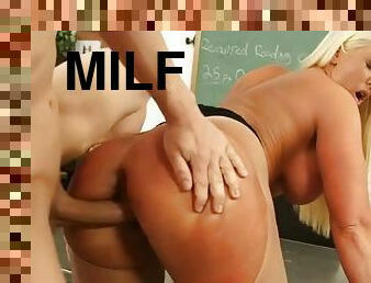 Thick milf in ripped pantyhose fucked hardcore