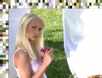 Pretty blonde girl on a picnic making erotic porn