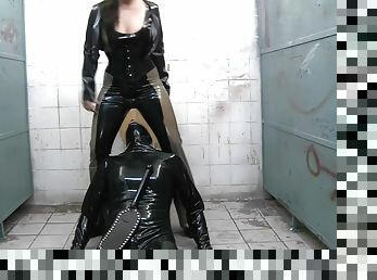 tissende, bdsm, perverst, fetish, latex, brunette, femidom