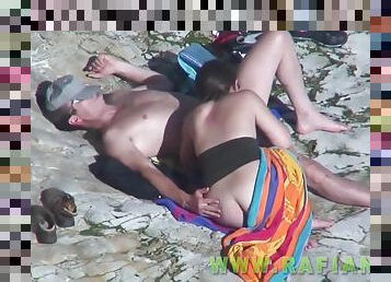 en-plein-air, public, amateur, interracial, branlette, fellation-profonde, compilation, couple, plage, blonde