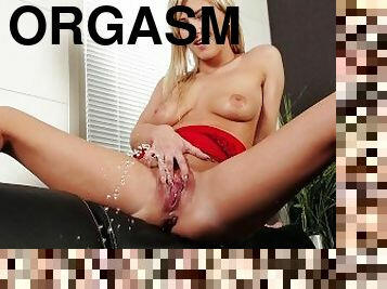 gros-nichons, énorme, masturbation, orgasme, pisser, chatte-pussy, giclée, jouet, doigtage, blonde