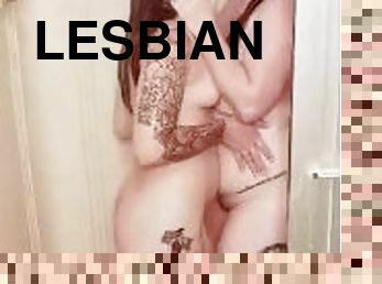 Two lesbian scissor in the shower