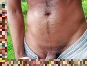 pisser, public, amateur, ejaculation-sur-le-corps, gay, branlette, black, solo, forêt, dure