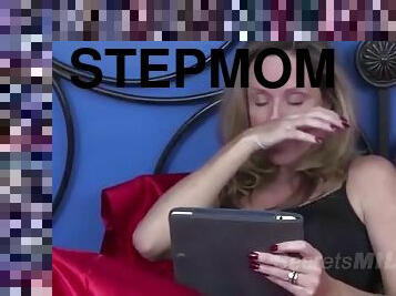 There is nothing better than waking up and fucking a stepmom