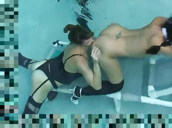 Heather Silk And Amanda Logue - Underwater 3er
